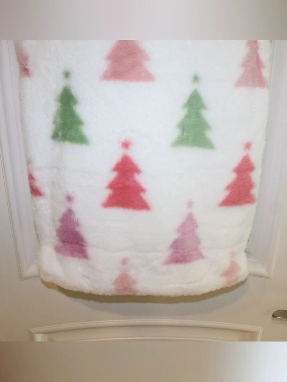 Christmas tree faux fur throw (NWT)